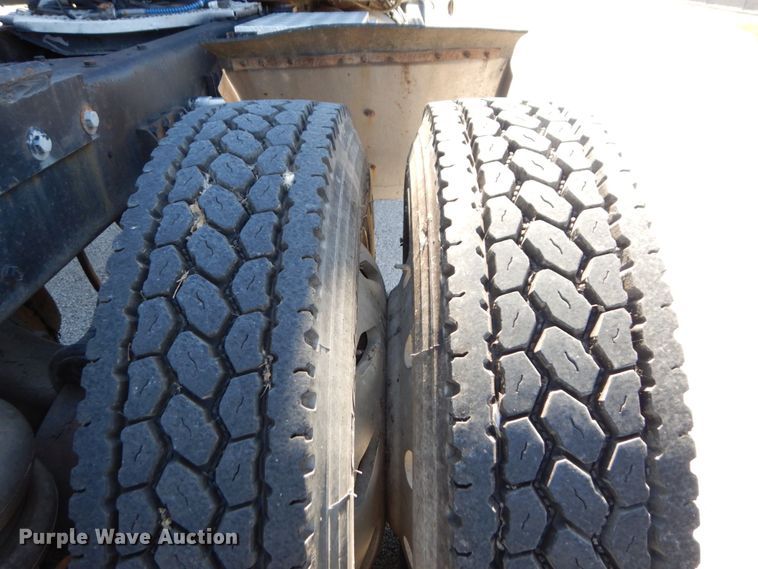 image for item DS1412 1987 Freightliner FLC120  semi truck