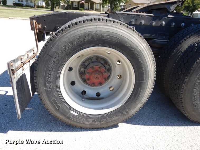 image for item DS1412 1987 Freightliner FLC120  semi truck