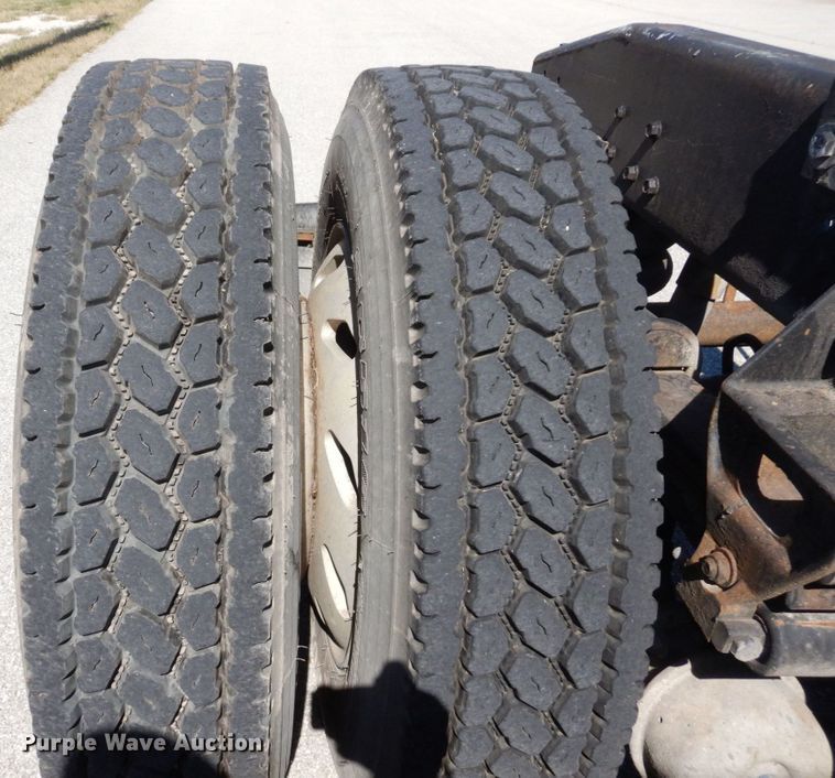 image for item DS1412 1987 Freightliner FLC120  semi truck