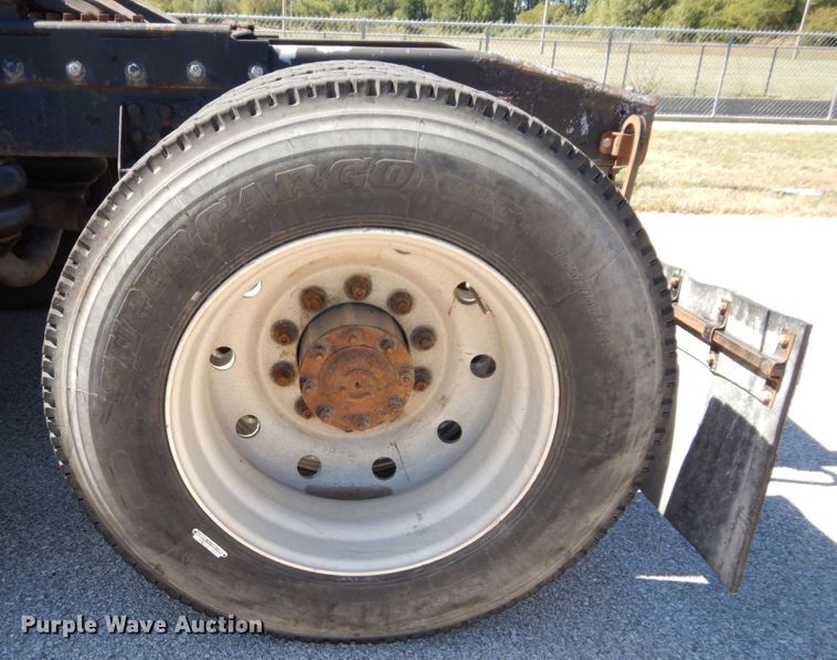 image for item DS1412 1987 Freightliner FLC120  semi truck