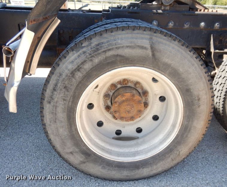 image for item DS1412 1987 Freightliner FLC120  semi truck