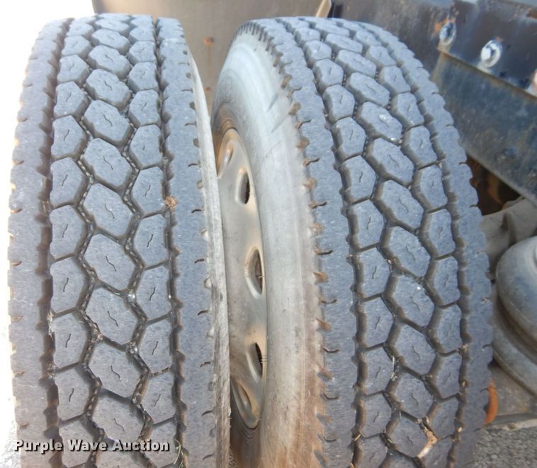 image for item DS1412 1987 Freightliner FLC120  semi truck