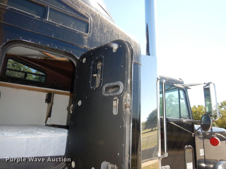 image for item DS1412 1987 Freightliner FLC120  semi truck