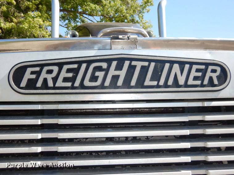 image for item DS1412 1987 Freightliner FLC120  semi truck