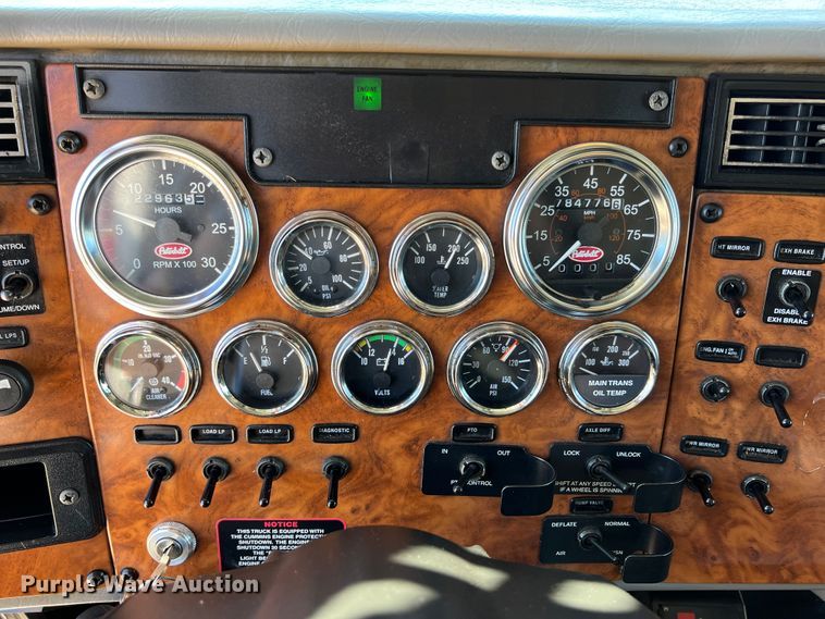 image for item HX9928 2007 Peterbilt 340  car carrier truck