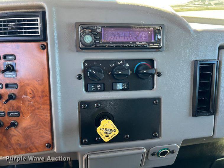 image for item HX9928 2007 Peterbilt 340  car carrier truck