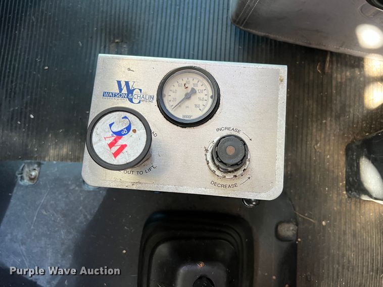 image for item HX9928 2007 Peterbilt 340  car carrier truck