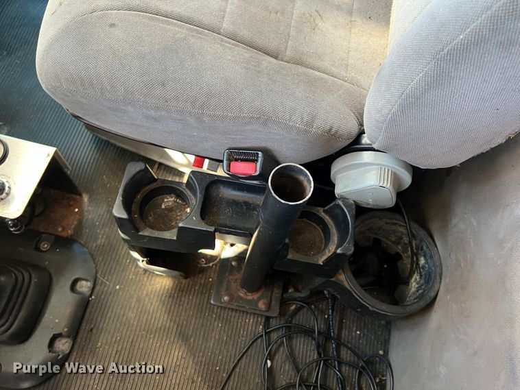 image for item HX9928 2007 Peterbilt 340  car carrier truck