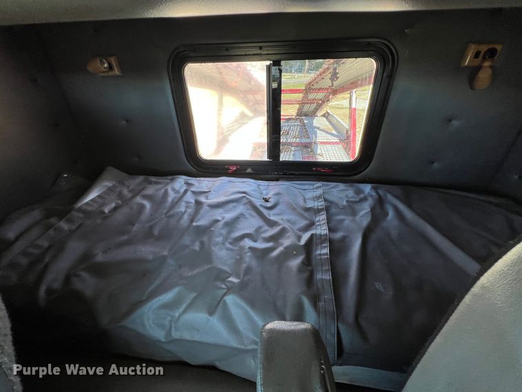 image for item HX9928 2007 Peterbilt 340  car carrier truck