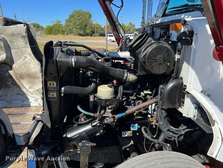 image for item HX9928 2007 Peterbilt 340  car carrier truck