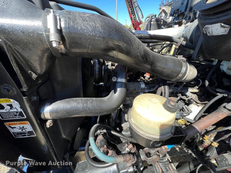 image for item HX9928 2007 Peterbilt 340  car carrier truck