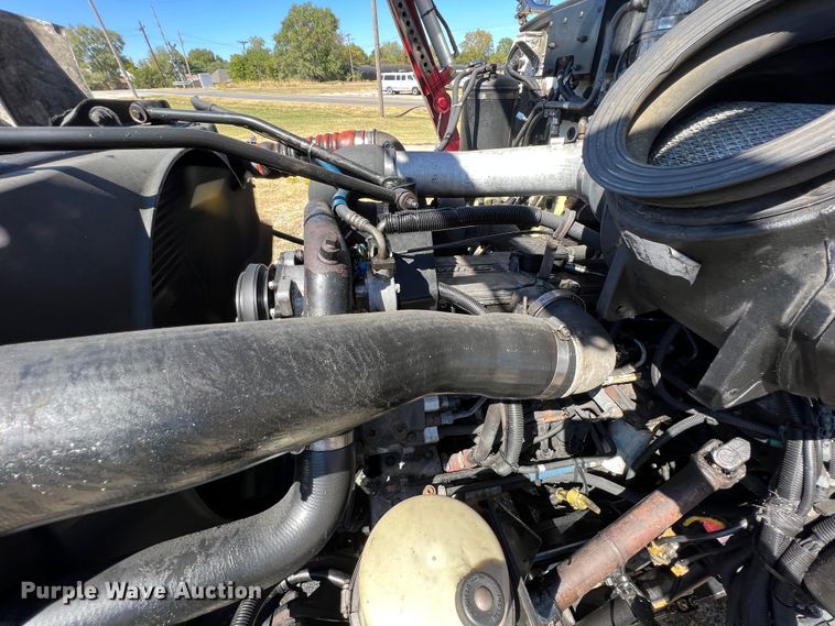 image for item HX9928 2007 Peterbilt 340  car carrier truck