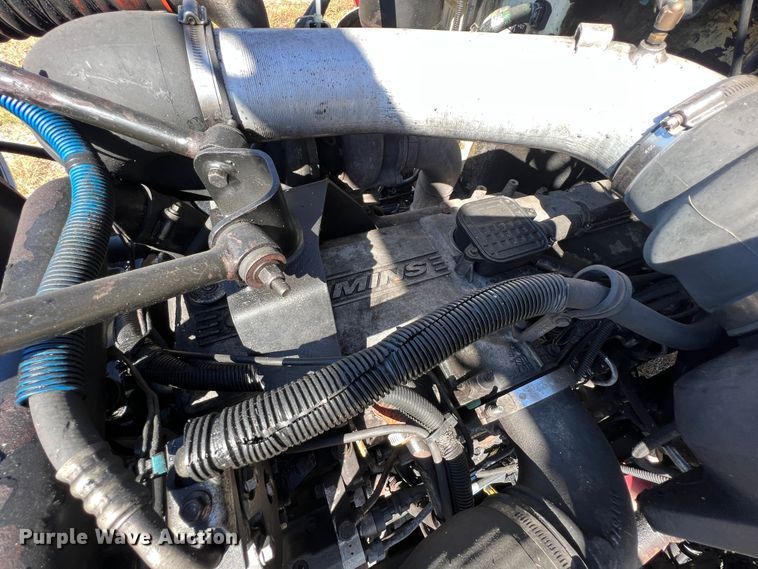 image for item HX9928 2007 Peterbilt 340  car carrier truck