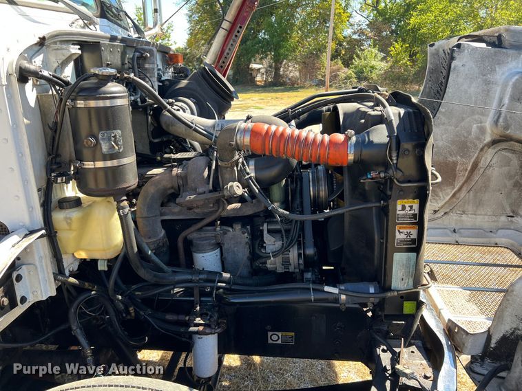 image for item HX9928 2007 Peterbilt 340  car carrier truck