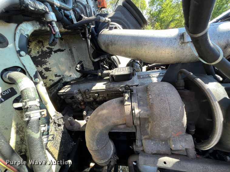 image for item HX9928 2007 Peterbilt 340  car carrier truck