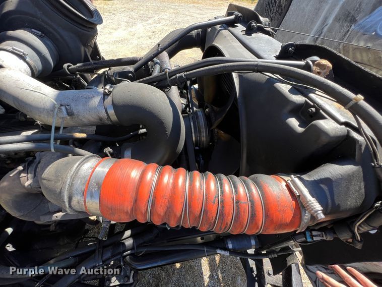 image for item HX9928 2007 Peterbilt 340  car carrier truck