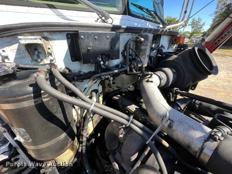 image for item HX9928 2007 Peterbilt 340  car carrier truck