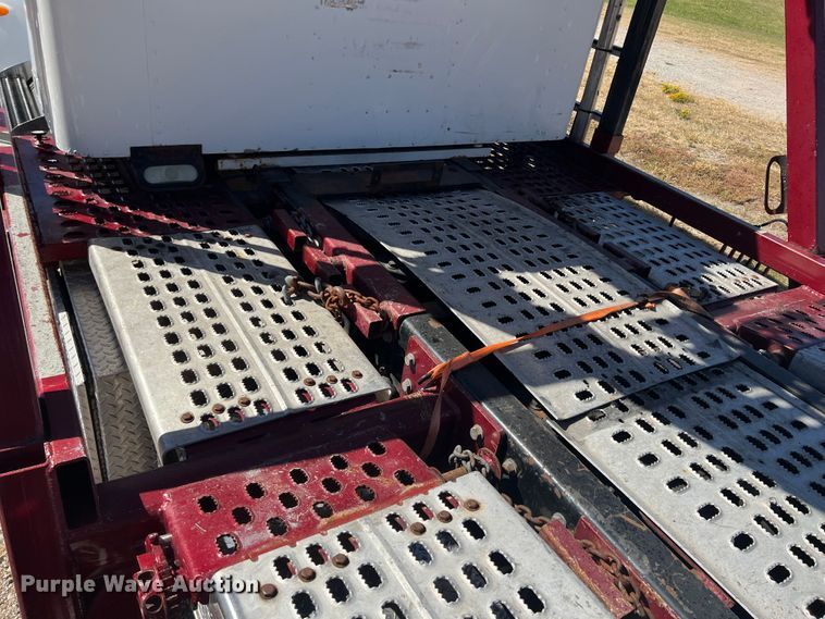 image for item HX9928 2007 Peterbilt 340  car carrier truck