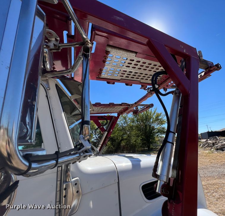 image for item HX9928 2007 Peterbilt 340  car carrier truck