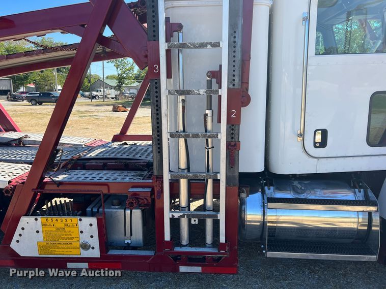 image for item HX9928 2007 Peterbilt 340  car carrier truck