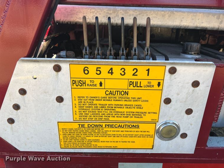 image for item HX9928 2007 Peterbilt 340  car carrier truck