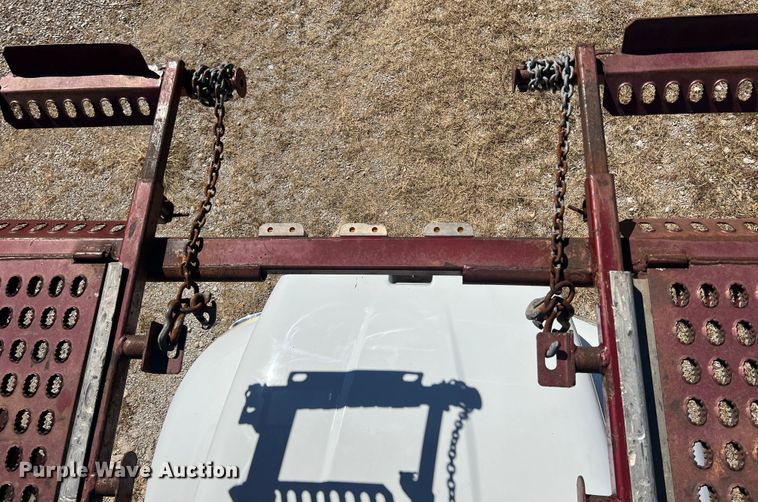 image for item HX9928 2007 Peterbilt 340  car carrier truck