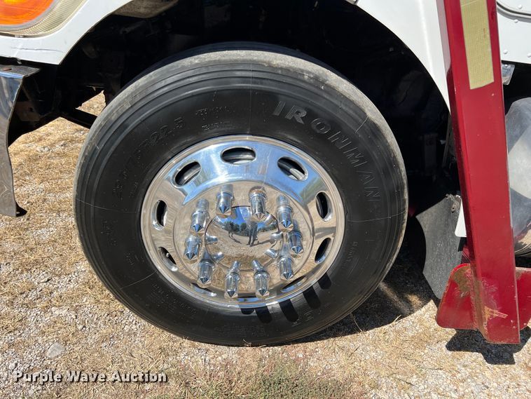 image for item HX9928 2007 Peterbilt 340  car carrier truck