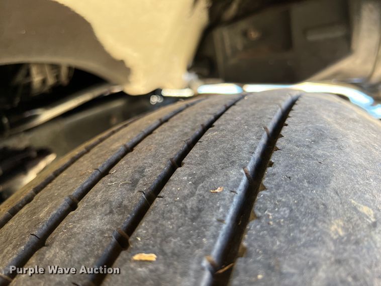 image for item HX9928 2007 Peterbilt 340  car carrier truck