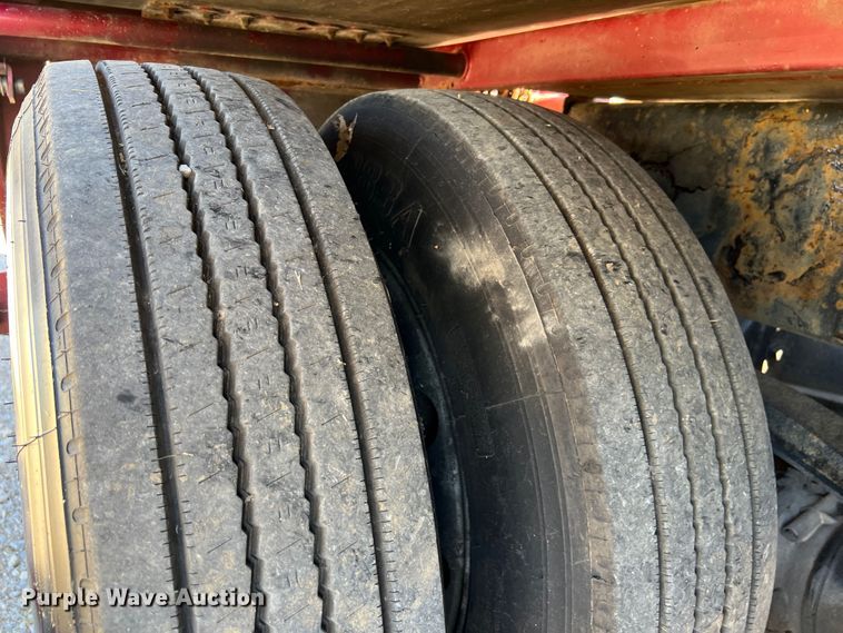 image for item HX9928 2007 Peterbilt 340  car carrier truck