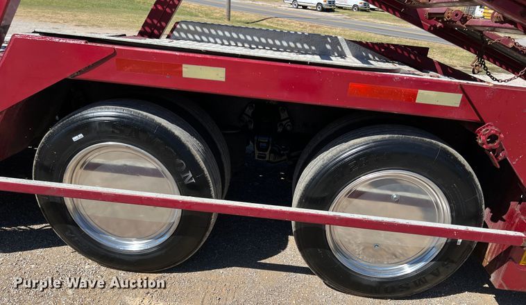 image for item HX9928 2007 Peterbilt 340  car carrier truck