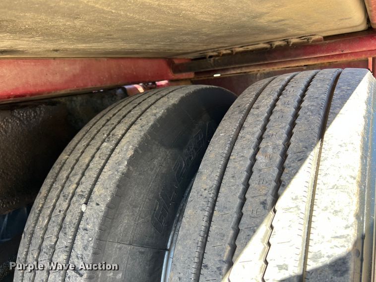 image for item HX9928 2007 Peterbilt 340  car carrier truck