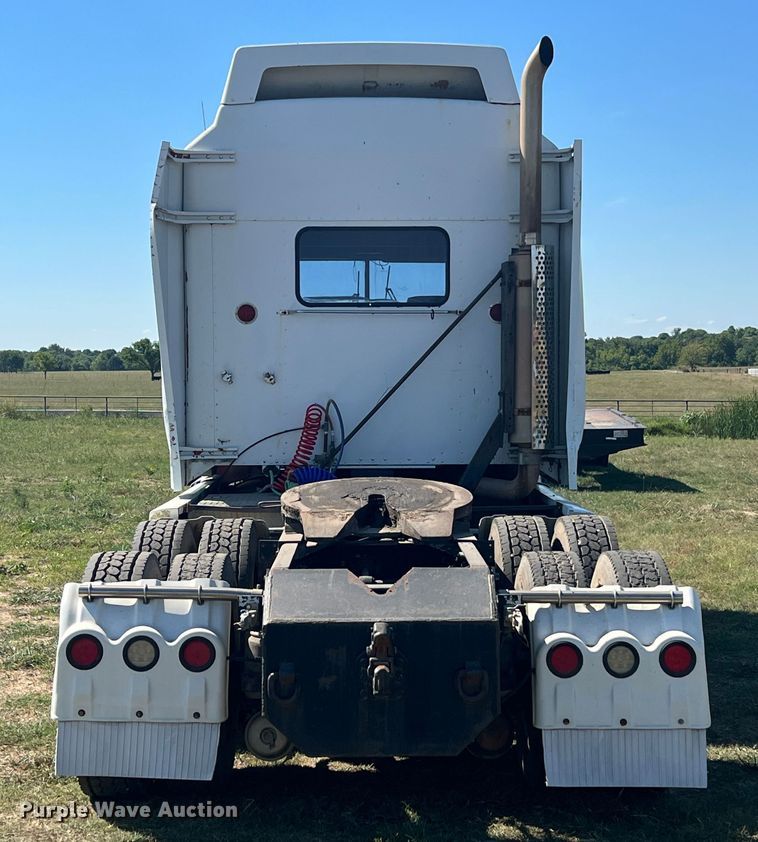 image for item IA9013 1987 Kenworth T600  semi truck