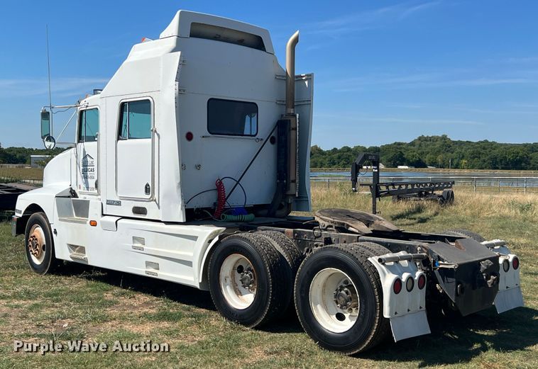 image for item IA9013 1987 Kenworth T600  semi truck