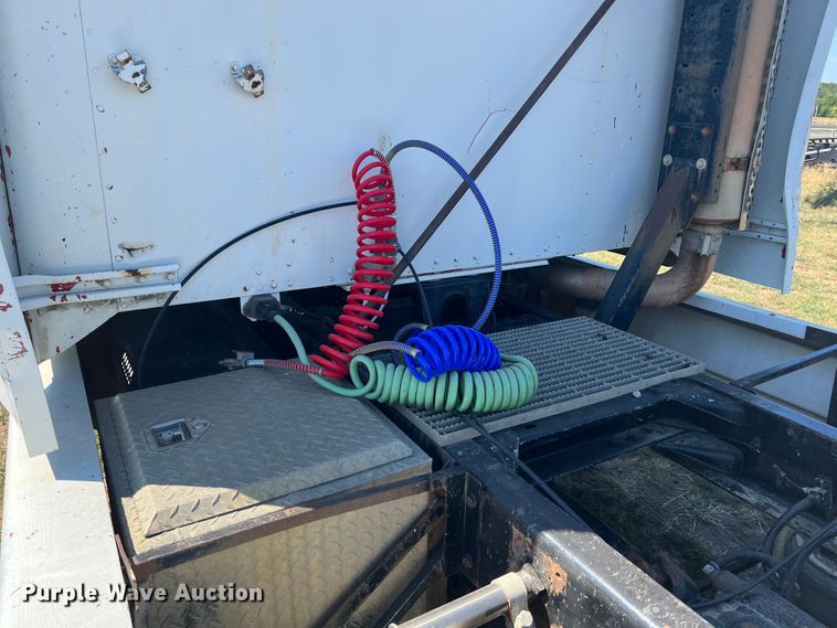 image for item IA9013 1987 Kenworth T600  semi truck