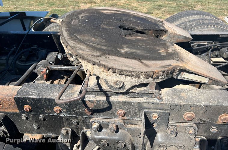 image for item IA9013 1987 Kenworth T600  semi truck