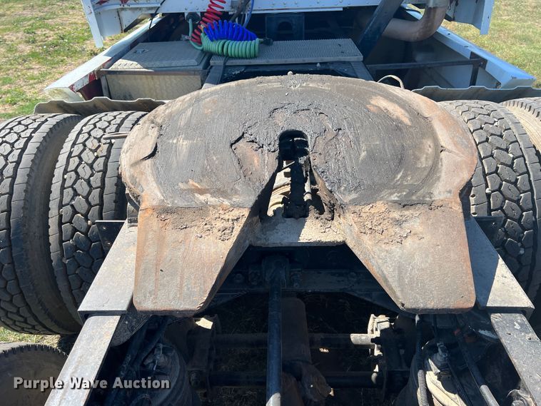 image for item IA9013 1987 Kenworth T600  semi truck