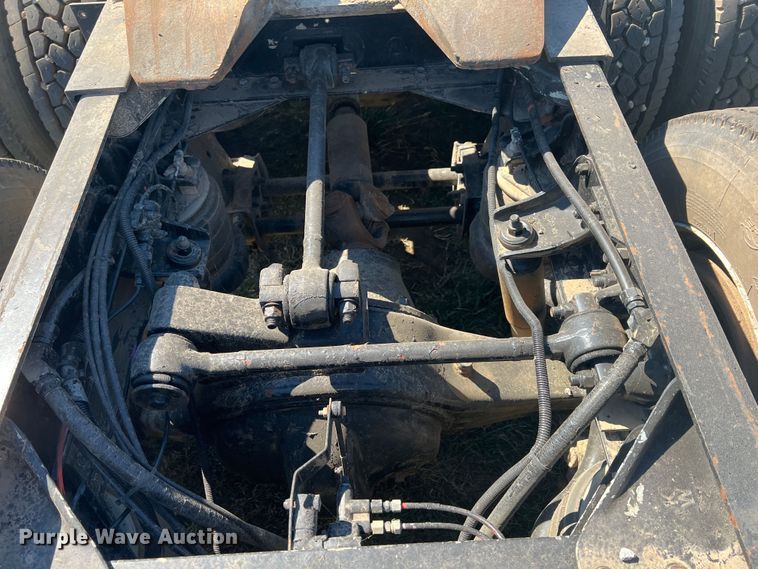 image for item IA9013 1987 Kenworth T600  semi truck