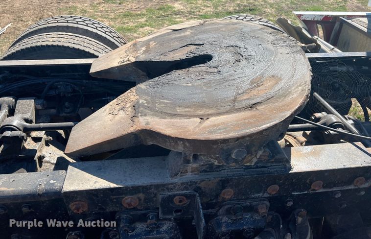 image for item IA9013 1987 Kenworth T600  semi truck