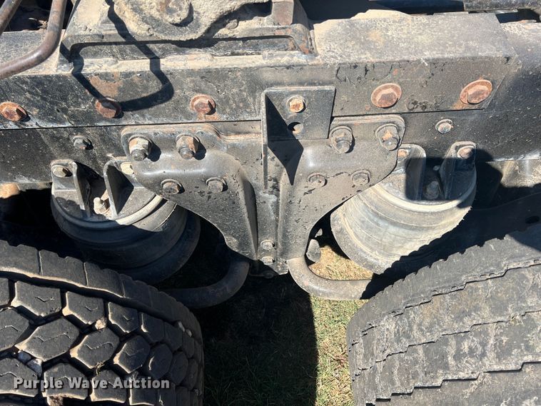 image for item IA9013 1987 Kenworth T600  semi truck