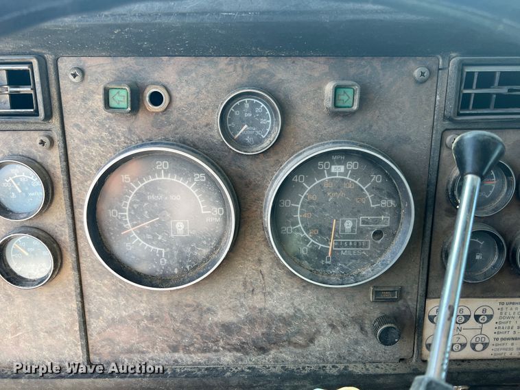 image for item IA9013 1987 Kenworth T600  semi truck