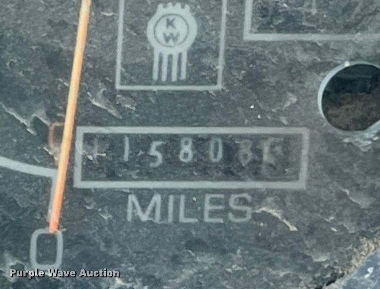 image for item IA9013 1987 Kenworth T600  semi truck