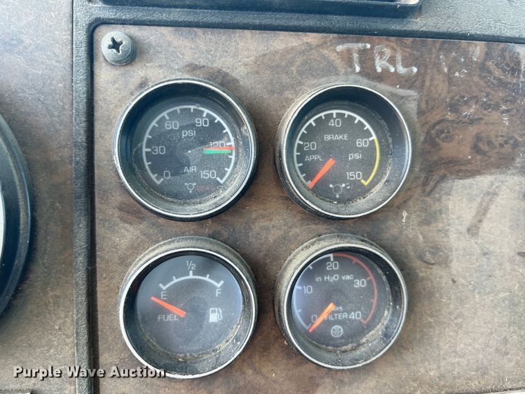 image for item IA9013 1987 Kenworth T600  semi truck