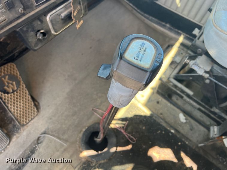 image for item IA9013 1987 Kenworth T600  semi truck