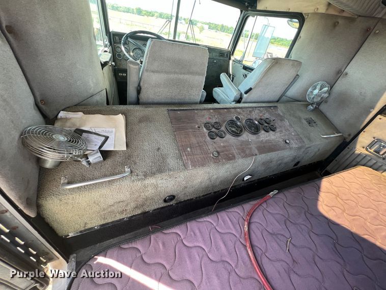 image for item IA9013 1987 Kenworth T600  semi truck