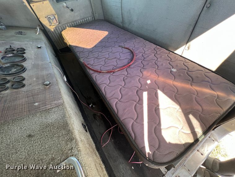 image for item IA9013 1987 Kenworth T600  semi truck