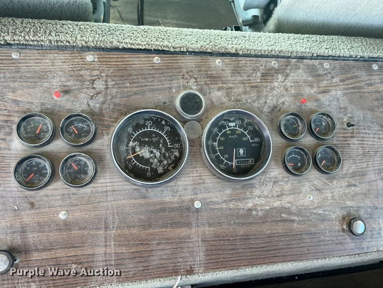 image for item IA9013 1987 Kenworth T600  semi truck