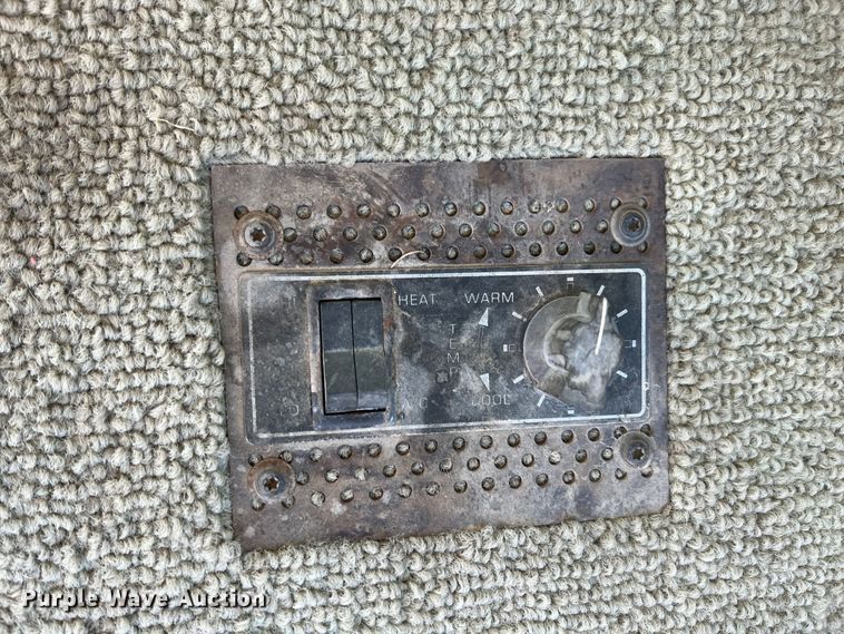 image for item IA9013 1987 Kenworth T600  semi truck