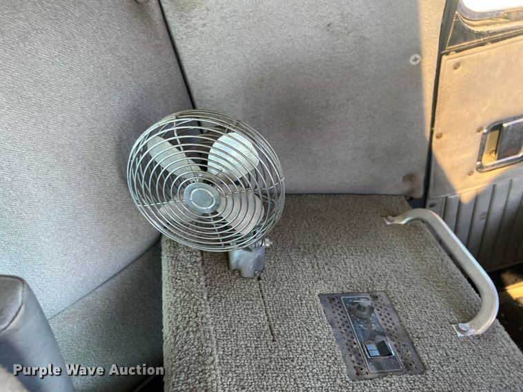 image for item IA9013 1987 Kenworth T600  semi truck