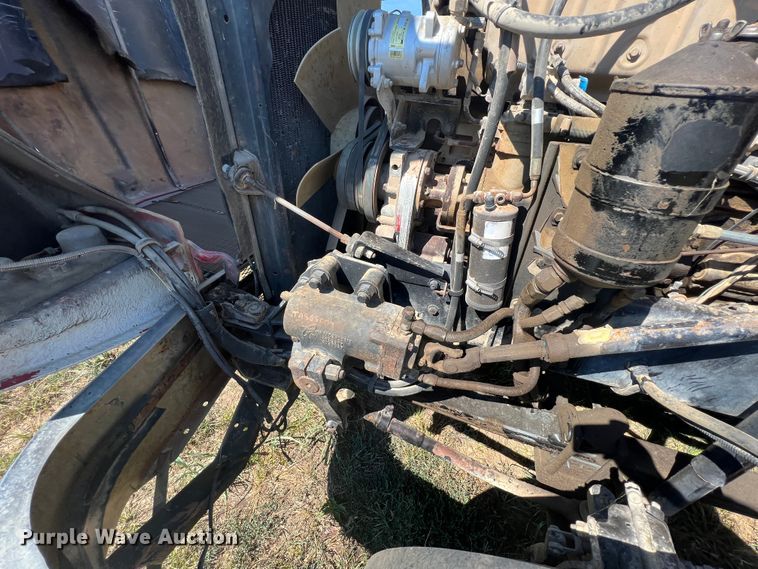 image for item IA9013 1987 Kenworth T600  semi truck