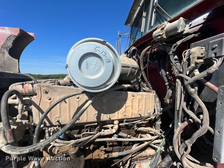 image for item IA9013 1987 Kenworth T600  semi truck